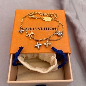 Louis Vuitton “LV Gram”  Bracelet Metal Gold **European Exclusive**